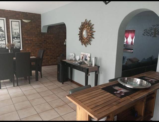 3 BEDROOM TOWNHOUSE FOR SALE IN PETERSFIELD